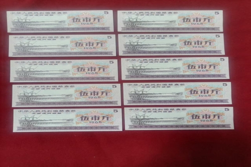 一位来自湖南省永州市的黄老师，有一些藏品和很好的老物件，急需找到爱好的收藏家，有意者请联系我。目前藏友老师比较着急，只要您是真心诚意想要收藏，一切好商量。