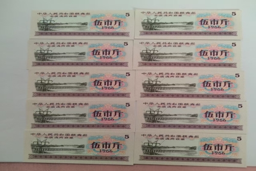 一位来自黑龙江省双鸭山市的程老师，有一些藏品和老物件，急需出手，有意者联系，价格好商量。