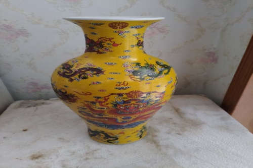 一位来自河北省任丘市的王老师，有一些藏品和老物件，急需出手，有意者联系，价格好商量。