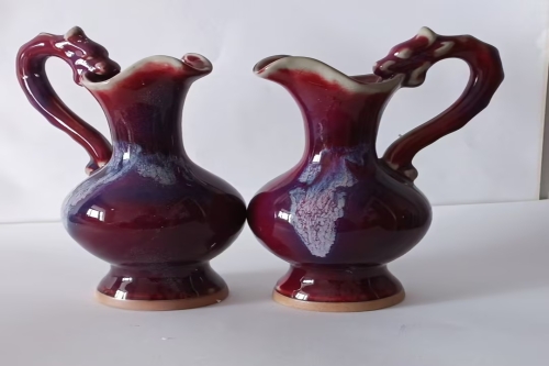 一位来自四川省成都市的樊老师，有一些藏品和老物件，急需出手，有意者联系，价格好商量。