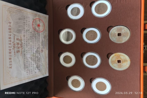 一位来自安徽省黄山市的谢老师，有一些藏品和很好的老物件，急需找到爱好的收藏家，有意者请联系我。目前藏友老师比较着急，只要您是真心诚意想要收藏，一切好商量。