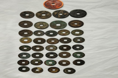 一位来自湖南省常德市的李老师，有一些藏品和很好的老物件，急需找到爱好的收藏家，有意者请联系我。目前藏友老师比较着急，只要您是真心诚意想要收藏，一切好商量。