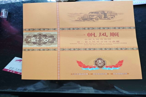 一位来自江西省南昌市的刘老师，有一些藏品和很好的老物件，急需找到爱好的收藏家，有意者请联系我。目前藏友老师比较着急，只要您是真心诚意想要收藏，一切好商量。