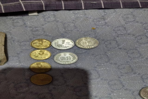 一位来陕西省榆林市的马老师，有一些藏品和老物件，急需出手，有意者联系，价格好商量。👍