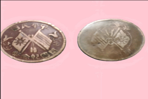 一位来自广东省汕头市的杨老师，有一些藏品和很好的老物件，急需找到爱好的收藏家，有意者请联系我。目前藏友老师比较着急，只要您是真心诚意想要收藏，一切好商量。