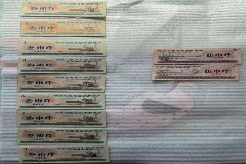 一位来自天津市西青区的李老师，有一些藏品和老物件，急需出手，有意者联系，价格好商量。