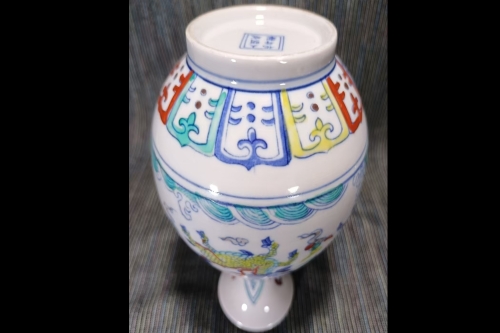 一位来住浙江省台州市的殷老师，有一些藏品和老物件，急需出手，有意者联系，价格好商量。