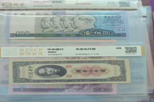 一位来辽宁省鞍山市的王老师，有一些藏品和老物件，急需出手，有意者联系，价格好商量。