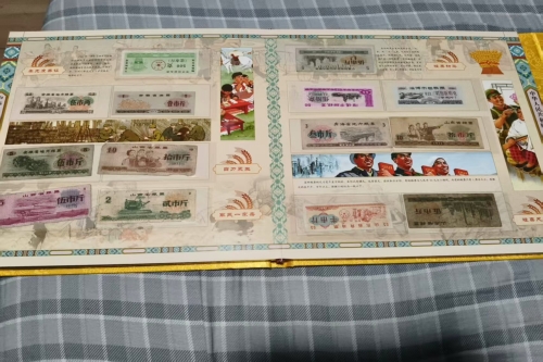 一位来自四川省成都市的程老师，有一些藏品和很好的老物件，急需找到爱好的收藏家，有意者请联系我。目前藏友老师比较着急，只要您是真心诚意想要收藏，一切好商量。