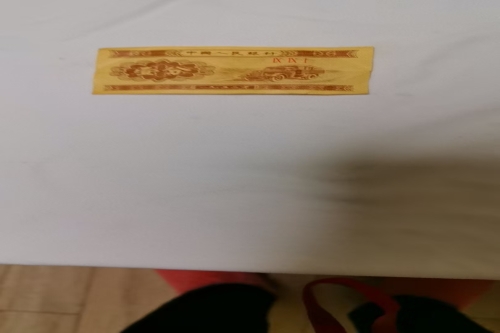 一位来自四川省成都市的汤老师，有一些藏品和很好的老物件，急需找到爱好的收藏家，有意者请联系我。目前藏友老师比较着急，只要您是真心诚意想要收藏，一切好商量。