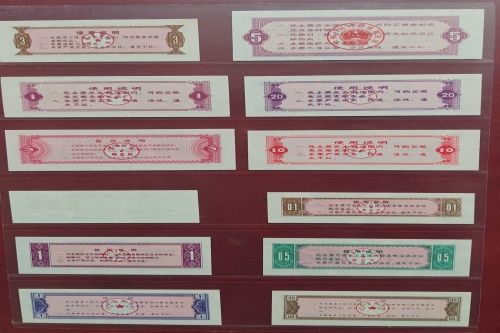 一位来自广西河池市的覃老师，有一些藏品和很好的老物件，急需找到爱好的收藏家，有意者请联系我。目前藏友老师比较着急，只要您是真心诚意想要收藏，一切好商量。