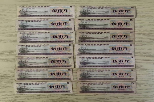 一位来自上海市奉贤区的顾老师，有一些藏品和老物件，急需出手，有意者联系，价格好商量。