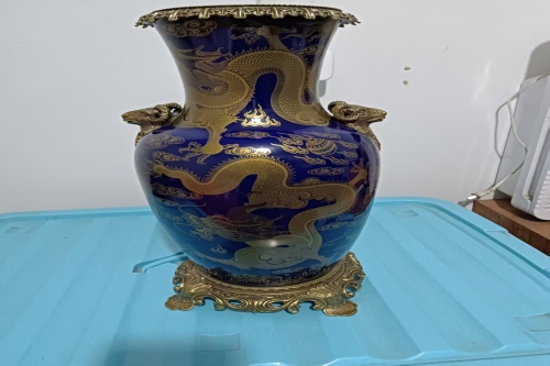 一位来自江西省上饶市的王老师，有一些藏品和很好的老物件，急需找到爱好的收藏家，有意者请联系我。目前藏友老师比较着急，只要您是真心诚意想要收藏，一切好商量。