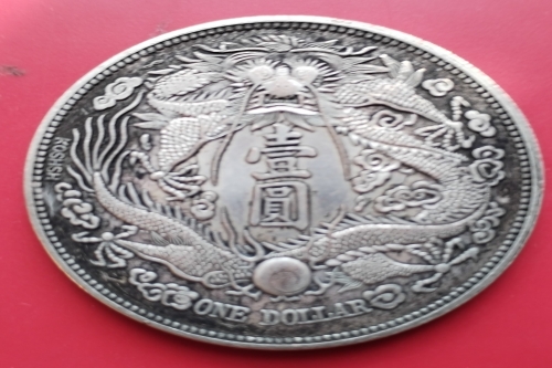 一位来住四川省攀枝花市的艾老师，有一些藏品和老物件，急需出手，有意者联系，价格好商量。