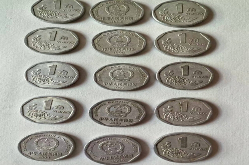 一位来自甘肃省武威市的安老师，有一些藏品和很好的老物件，急需找到爱好的收藏家，有意者请联系我。目前藏友老师比较着急，只要您是真心诚意想要收藏，一切好商量。