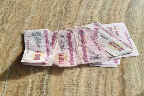 一位来自江苏省苏州市的王老师，有一些藏品和很好的老物件，急需找到爱好的收藏家，有意者请联系我。目前藏友老师比较着急，只要您是真心诚意想要收藏，一切好商量。