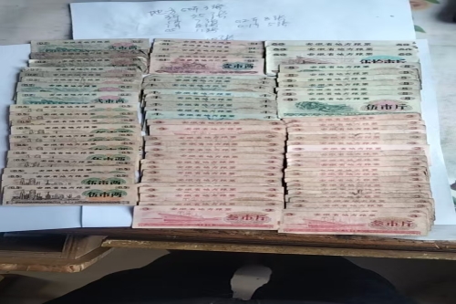 一位来自安徽省蒙城县的邵老师，有一些藏品和老物件，急需出手，有意者联系，价格好商量。