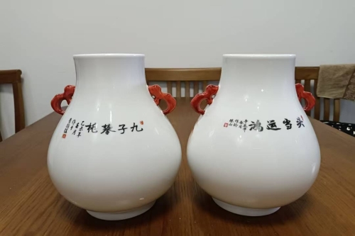 一位来自湖北省咸宁市的崔老师，有一些藏品和老物件，急需出手，有意者联系，价格好商量。