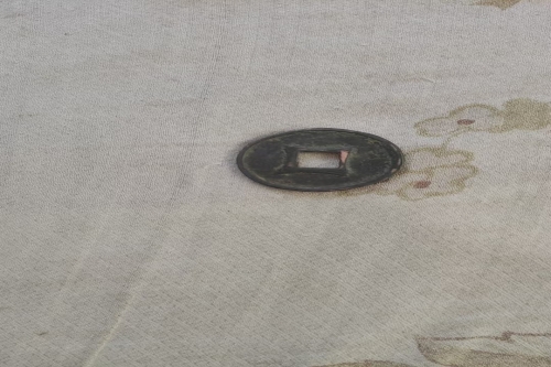 一位来自北京市延庆区的吴老师，有一些藏品和很好的老物件，急需找到爱好的收藏家，有意者请联系我。目前藏友老师比较着急，只要您是真心诚意想要收藏，一切好商量。