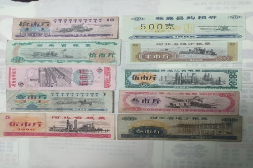 一位来自浙江杭州市的吕老师，有一些藏品和很好的老物件，急需找到爱好的收藏家，有意者请联系我。目前藏友老师比较着急，只要您是真心诚意想要收藏，一切好商量。