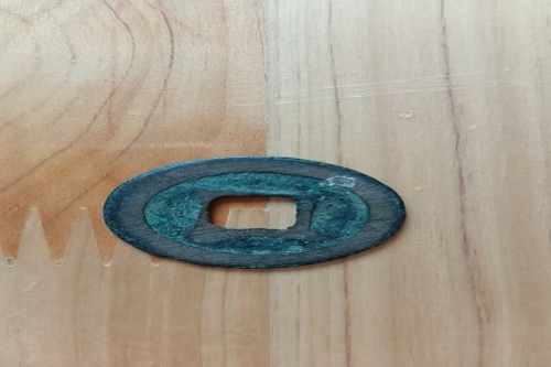 一位来江苏省淮安市的袁老师，有一些藏品和老物件，急需出手，有意者联系，价格好商量。