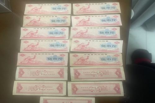 一位来自河南省濮阳市的李老师，有一些藏品和很好的老物件，急需找到爱好的收藏家，有意者请联系我。目前藏友老师比较着急，只要您是真心诚意想要收藏，一切好商量。