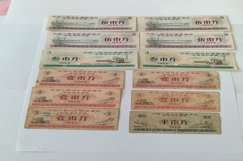 一位来自黑龙江省齐齐哈尔市的孙老师，有一些藏品和很好的老物件，急需找到爱好的收藏家，有意者请联系我。目前藏友老师比较着急，只要您是真心诚意想要收藏，一切好商量。