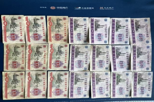 一位来住深圳市南山区的王老师，有一些藏品和老物件，急需出手，有意者联系，价格好商量。