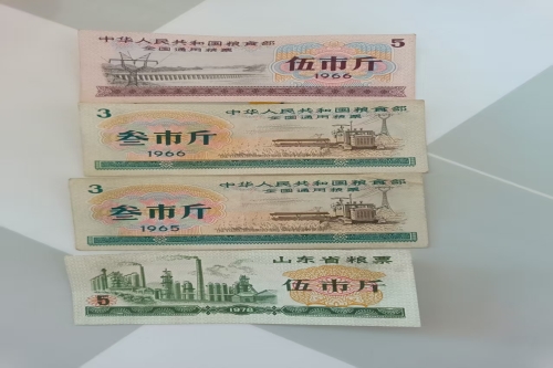 一位来自山东省德州市的高老师，有一些藏品和老物件，急需出手，有意者联系，价格好商量。