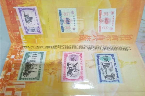 一位来自河北省张家口市的董老师，有一些藏品和很好的老物件，急需找到爱好的收藏家，有意者请联系我。目前藏友老师比较着急，只要您是真心诚意想要收藏，一切好商量。
