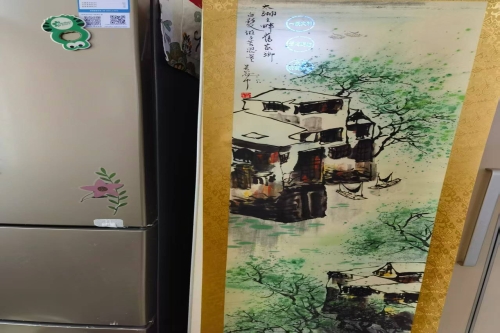 一位来自北京市东城区的王老师，有一些藏品和老物件，急需出手，有意者联系，价格好商量。