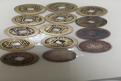 一位来自黑龙江省大庆市的孙老师，有一些藏品和很好的老物件，急需找到爱好的收藏家，有意者请联系我。目前藏友老师比较着急，只要您是真心诚意想要收藏，一切好商量。