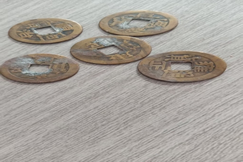 一位来自安嶶省合肥市的罗老师，有一些藏品和老物件，急需出手，有意者联系，价格好商量。