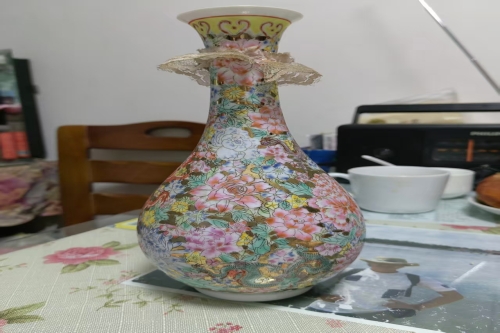 一位来自上海市静安区的李老师，有一些藏品和很好的老物件，急需找到爱好的收藏家，有意者请联系我。目前藏友老师比较着急，只要您是真心诚意想要收藏，一切好商量。