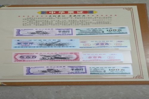 一位来自广东省广州市的黄老师，有一些藏品和很好的老物件，急需找到爱好的收藏家，有意者请联系我。目前藏友老师比较着急，只要您是真心诚意想要收藏，一切好商量。