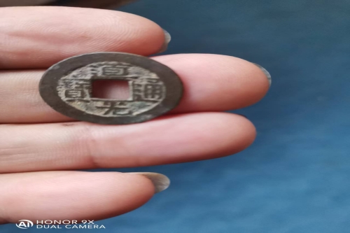 一位来自河南省安阳市的李老师，有一些藏品和老物件，急需出手，有意者联系，价格好商量。