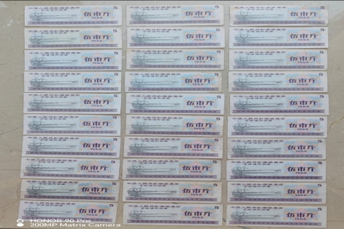 一位来自福建省漳州市的栗老师，有一些藏品和老物件，急需出手，有意者联系，价格好商量。