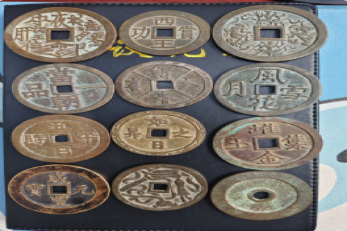 一位来自江西省景德镇市的周老师，有一些藏品和老物件，急需出手，有意者联系，价格好商量。