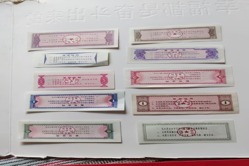 一位来住河北省秦皇岛市的周老师，有一些藏品和老物件，急需出手，有意者联系，价格好商量。