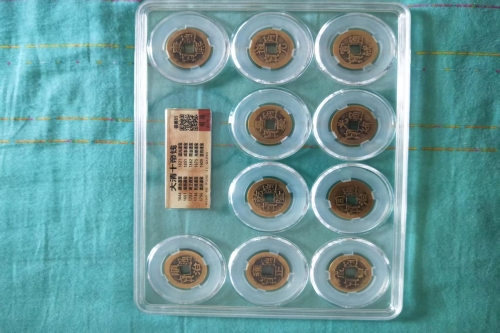 一位来自浙江省嘉兴市的李老师，有一些藏品和很好的老物件，急需找到爱好的收藏家，有意者请联系我。目前藏友老师比较着急，只要您是真心诚意想要收藏，一切好商量。