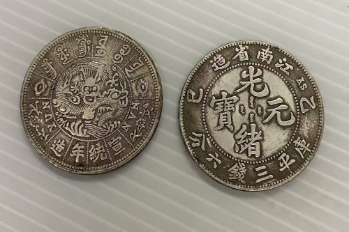 一位来自台湾省的洪老师，有一些藏品和老物件，急需出手，有意者联系，价格好商量。