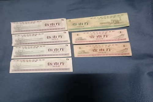 一位来自江西省崇义县的肖老师，有一些藏品和很好的老物件，急需找到爱好的收藏家，有意者请联系我。目前藏友老师比较着急，只要您是真心诚意想要收藏，一切好商量。