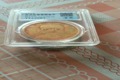 一位来自辽宁省铁岭市的李老师，有一些藏品和老物件，急需出手，有意者联系，价格好商量。