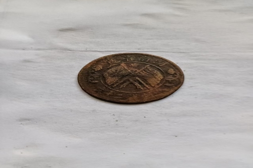 一位来自河南省平顶山市的韩老师，有一些藏品和很好的老物件，急需找到爱好的收藏家，有意者请联系我。目前藏友老师比较着急，只要您是真心诚意想要收藏，一切好商量。