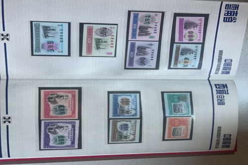 一位来住北京市房山区的黄老师，有一些藏品和老物件，急需出手，有意者联系，价格好商量。