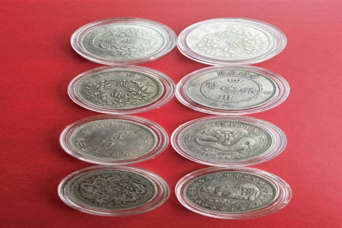 一位来自苏州的夏老师，有一些藏品和老物件，急需出手，有意者联系，价格好商量。