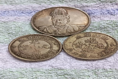 一位来自澳门的许老师，有一些藏品和很好的老物件，急需找到爱好的收藏家，有意者请联系我。目前藏友老师比较着急，只要您是真心诚意想要收藏，一切好商量。