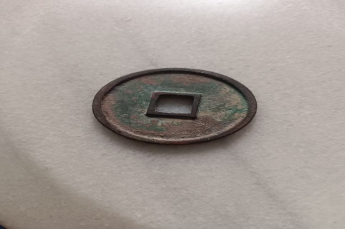 一位来自河南省洛阳市的尚老师，有一些藏品和很好的老物件，急需找到爱好的收藏家，有意者请联系我。目前藏友老师比较着急，只要您是真心诚意想要收藏，一切好商量。