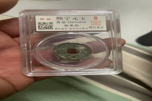 一位来自辽宁省大连市的于老师，有一些藏品和很好的老物件，急需找到爱好的收藏家，有意者请联系我。目前藏友老师比较着急，只要您是真心诚意想要收藏，一切好商量。