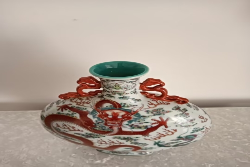 一位来自河北省秦皇岛北戴河新区的张老师，有一些藏品和很好的老物件，急需找到爱好的收藏家，有意者请联系我。目前藏友老师比较着急，只要您是真心诚意想要收藏，一切好商量。